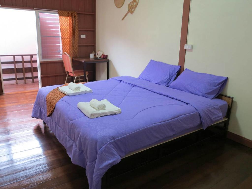 Hotel Baan Khun Ya Ayutthaya Exterior foto